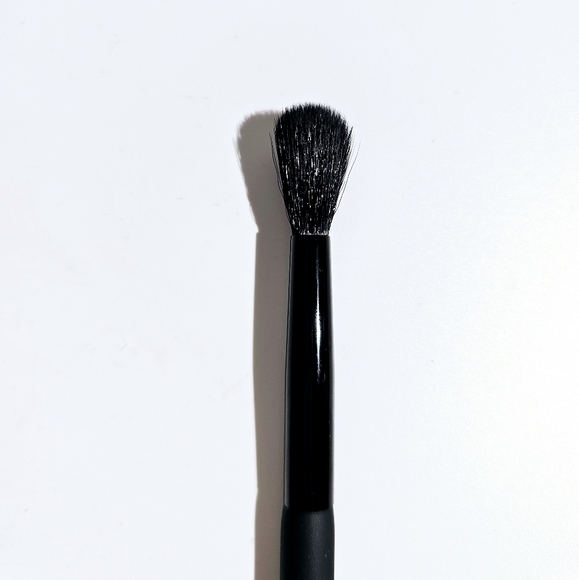 Sara Adams Cosmetiques Flame Tapered Eye Crease Brush #13 - Picture 4 of 6